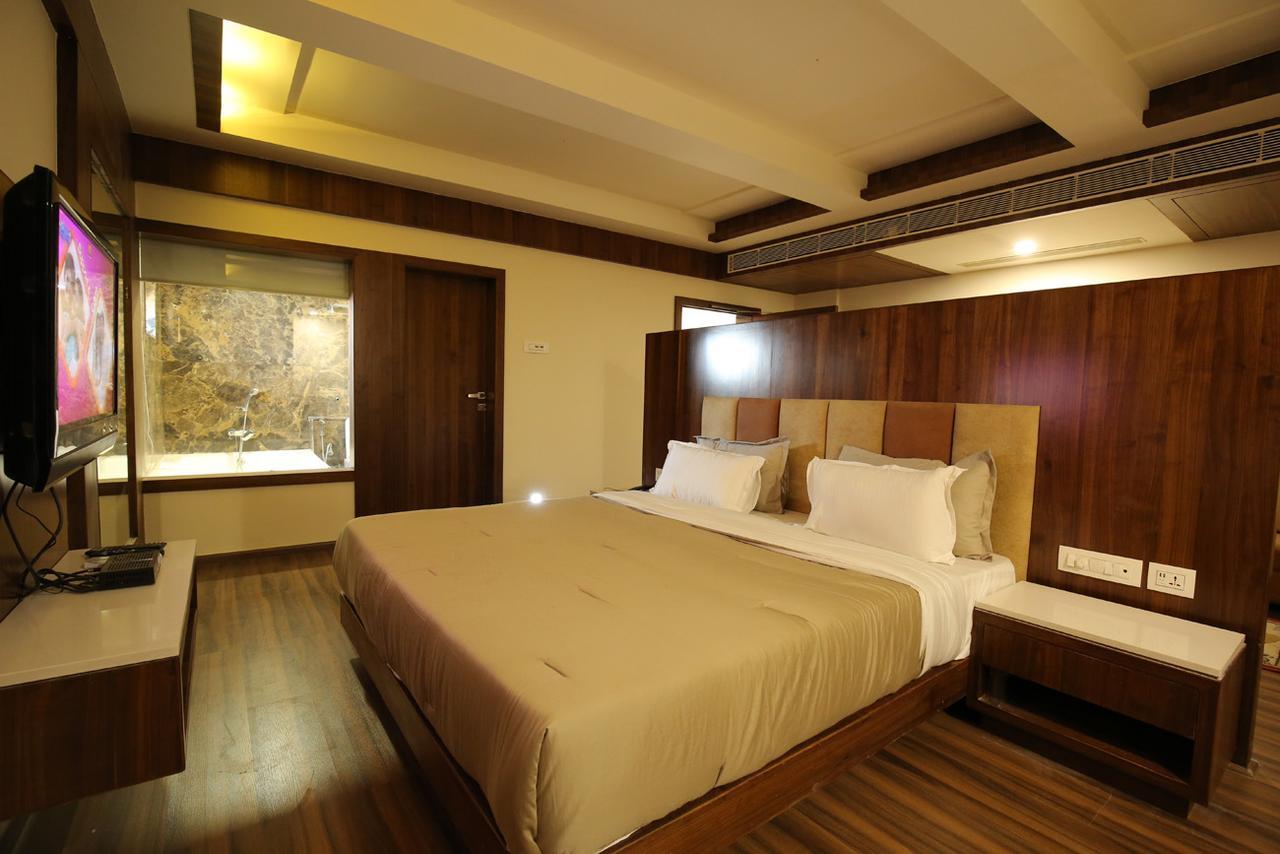 Hotel Keshwara'S Residency Джамнагар Екстер'єр фото